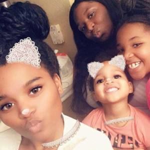 Meet your Posher, Alexia